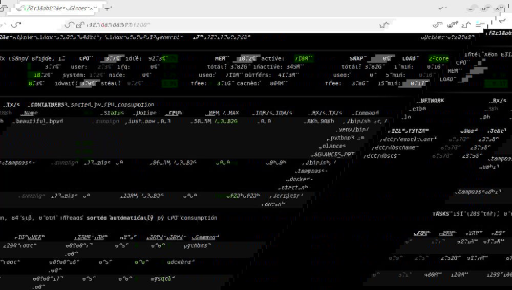 Une capture d'écran montrant l'interface utilisateur du tableau de bord Web pour Glances.