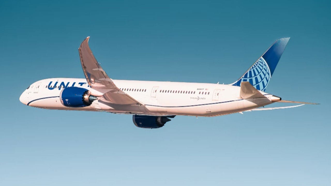 United Airlines plane.