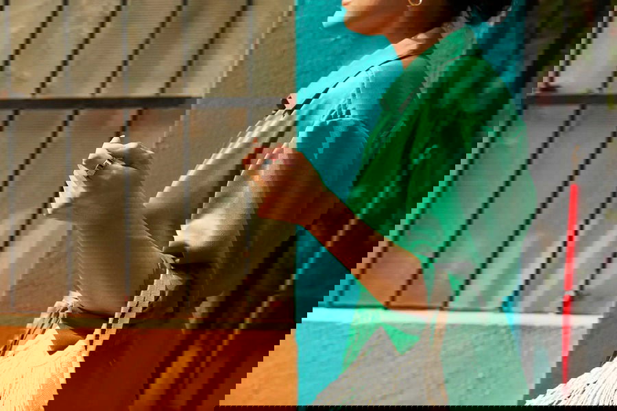 Oura Ring Gen3 illustré à portée de main.
