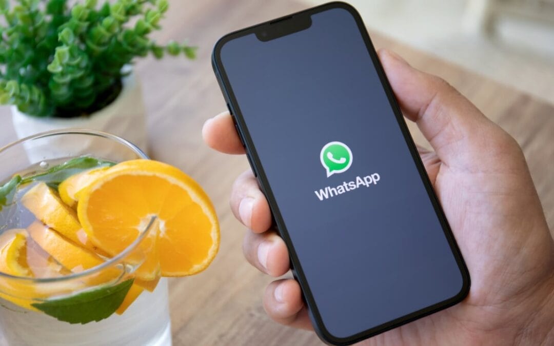 Comment numériser et joindre des documents à un message WhatsApp