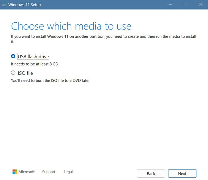 Choisir le lecteur flash USB comme support de choix pour créer un nouveau système d'exploitation Windows 11.