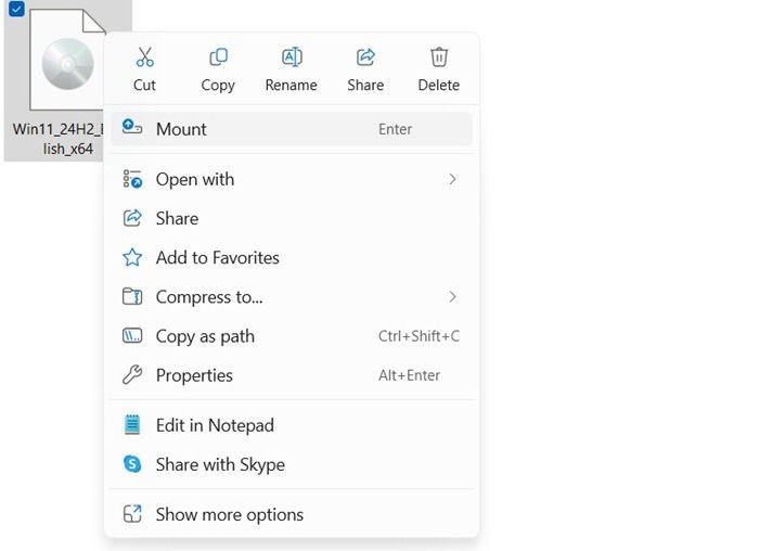 Cliquez avec le bouton droit pour monter une ISO Windows 11 téléchargée pour l'ouvrir.