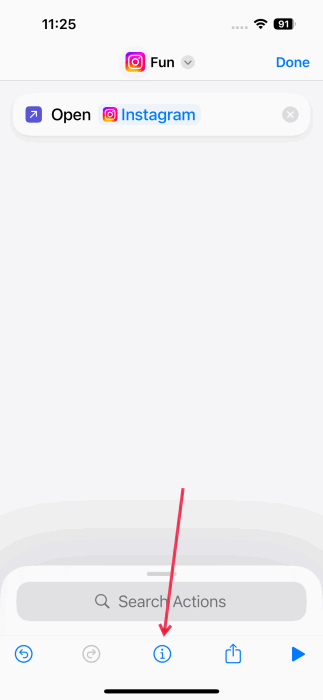 Appuyez sur le bouton I lors de la création de nouveaux raccourcis sur iPhone.