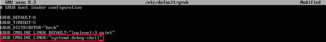 Un terminal mettant en évidence le fichier de configuration GRUB modifié pour le mode de débogage Systemd.