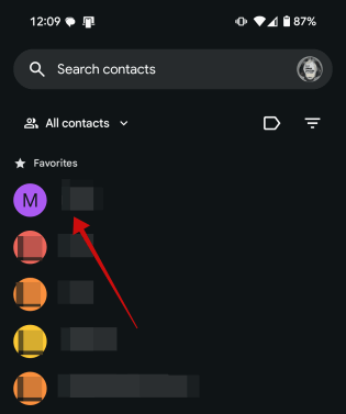 Appuyant sur l'application Contact Favorite dans les contacts sur Pixel.
