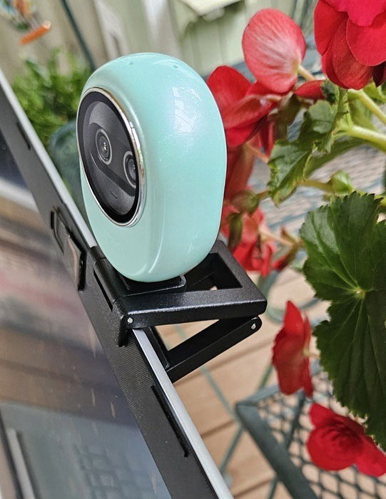 EMEET webcam sur ordinateur portable.