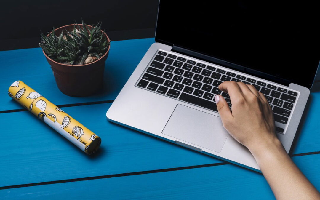 3 façons d’utiliser votre ordinateur portable comme clavier pour votre PC de bureau