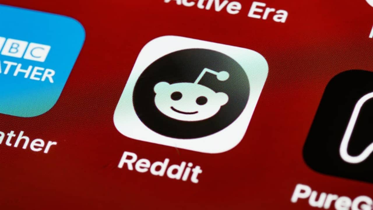 Reddit icon on phone.