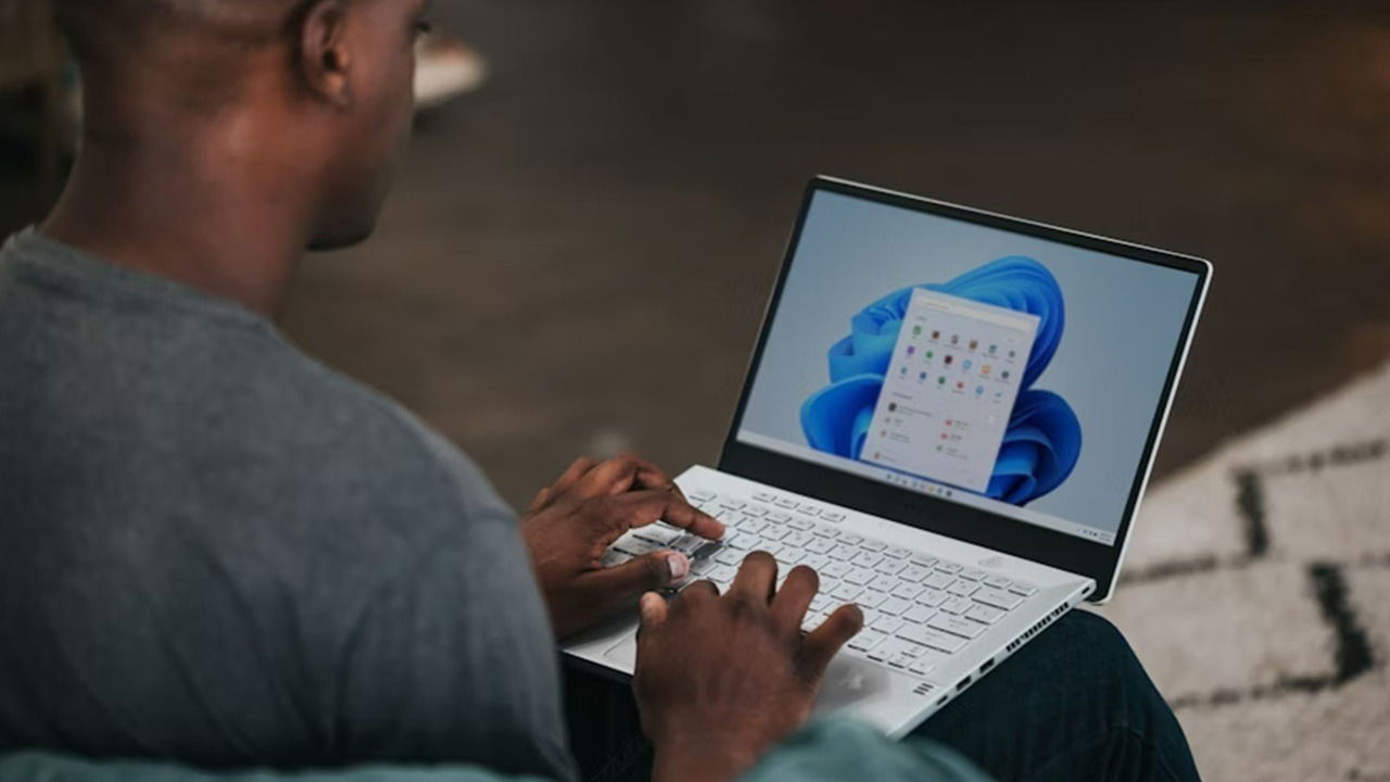 Man using Windows 11 on a laptop.