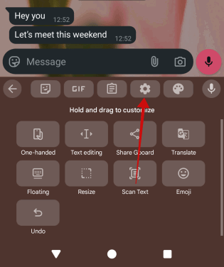 Tapotage d'icône d'engrenages dans GBORD tout en utilisant WhatsApp.