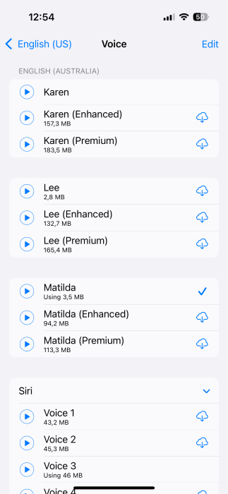 Parcourir des voix disponibles pour un discours en direct sur iPhone.