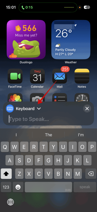 Appuyant sur l'icône de la flèche dans l'interface utilisateur de discours en direct sur iPhone.