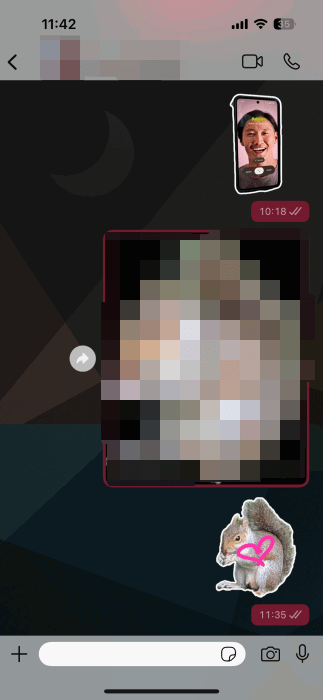 Vue d'autocollant dans WhatsApp sur iOS. 