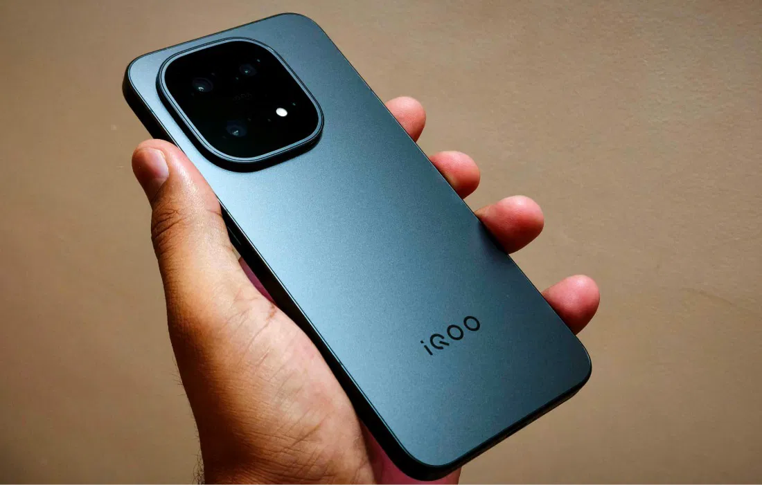 Arrière de l'IQOO 15