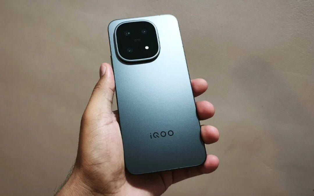 Cet iQOO 15 est le prochain meilleur téléphone Android que vous devriez obtenir