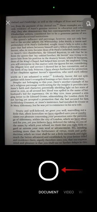 Appuyez sur le bouton de l'obturateur pour numériser un document dans l'application OneDrive sur iPhone. 
