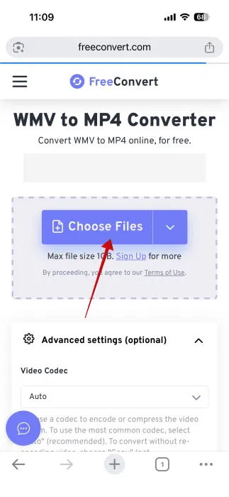 Choisir les fichiers à convertir sur la page Web FreeConvert sur iPhone. 