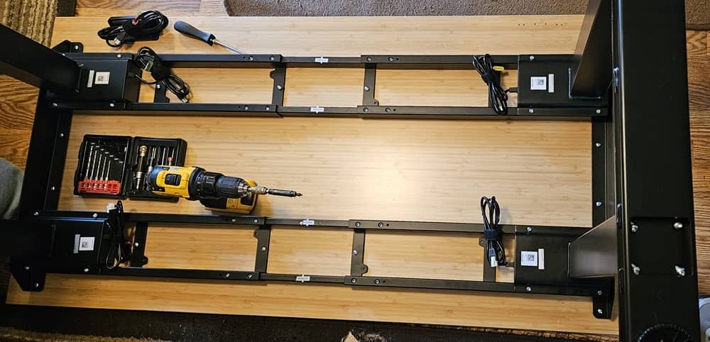 Assemblage du bureau debout.