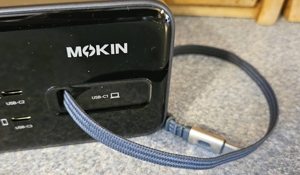 Câble rétractable.