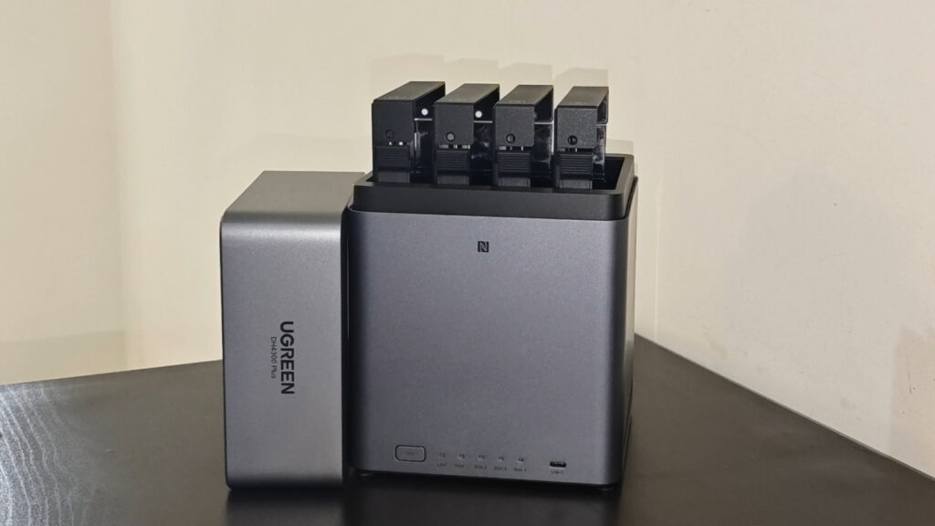 Dh4300 Plus kept on a wooden table