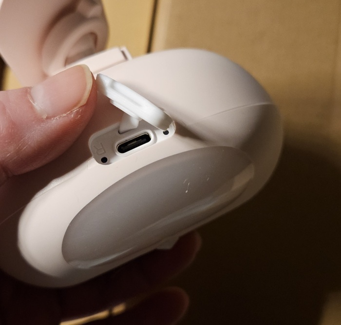 Prise étanche sur la caméra.