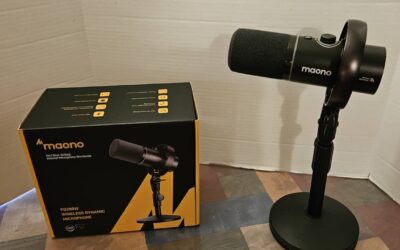 Maono PD200W Hybrid Microphone with box.