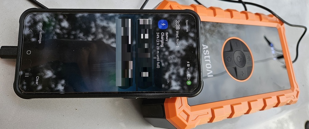 Charger un téléphone.