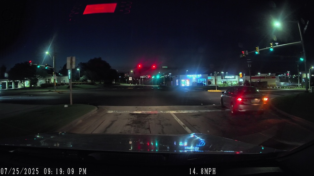 Caméra frontale la nuit.