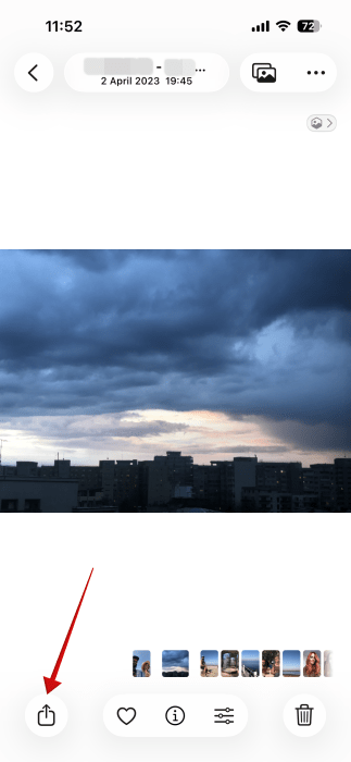 Partager une photo depuis l'application Photos sur iPhone.