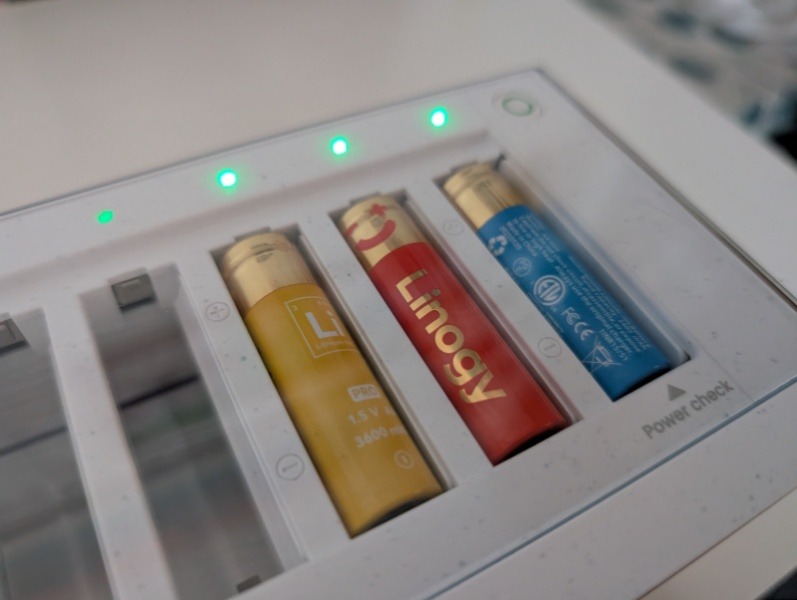 Batteries Linogy en charge active. 